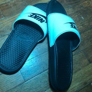 3 day new nike flops size 10